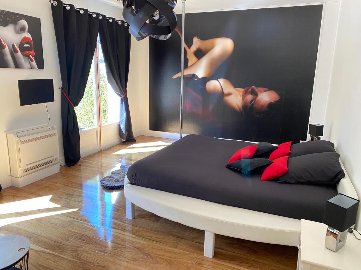 Les Genebruyeres - L'Histoire D'Un Reve Bed & Breakfast Aubigny sur Nere Bagian luar foto