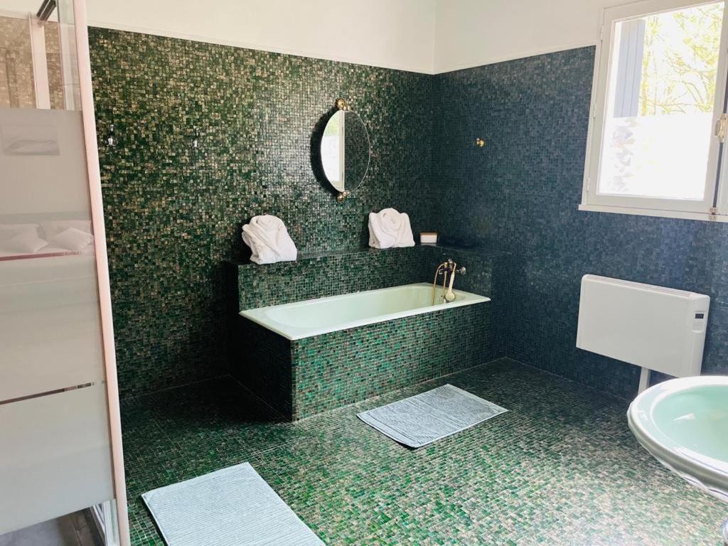 Les Genebruyeres - L'Histoire D'Un Reve Bed & Breakfast Aubigny sur Nere Bagian luar foto