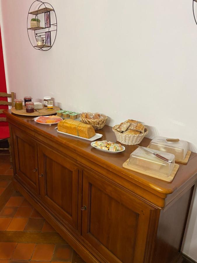 Les Genebruyeres - L'Histoire D'Un Reve Bed & Breakfast Aubigny sur Nere Bagian luar foto
